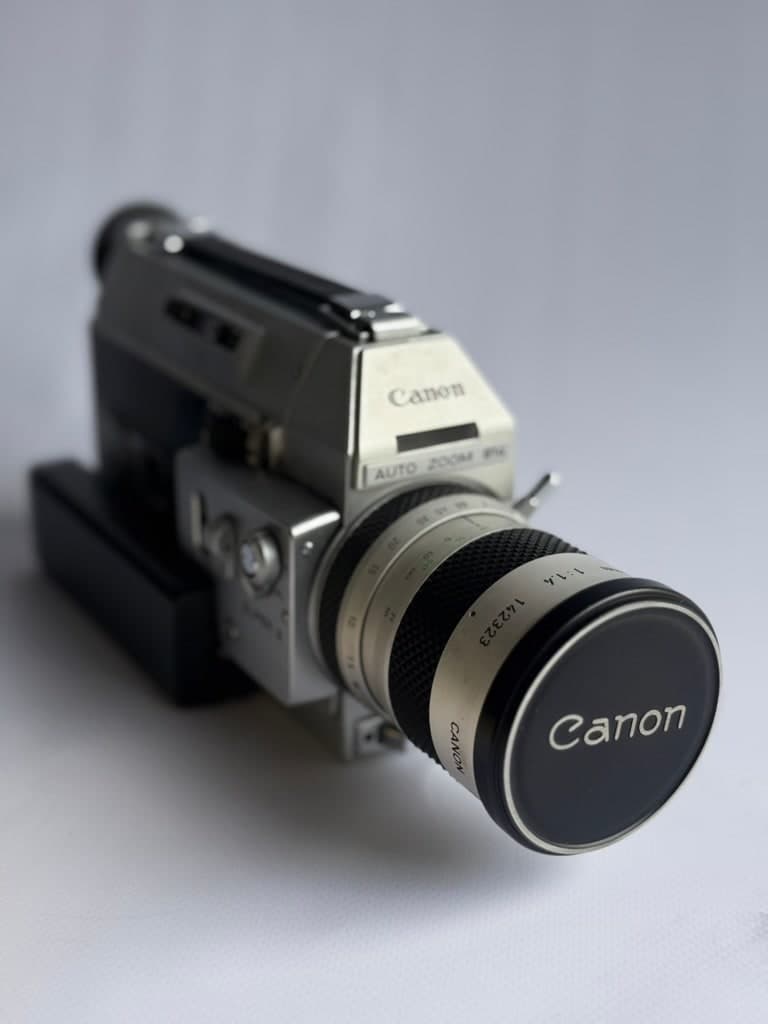 Canon Auto Zoom 814 Super 8 Camera f/1.4 Lens Vintage Film Camera — thumbnail 2