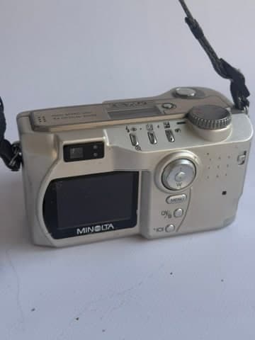Minolta DiMAGE S404 Digital Camera 4x Optical Zoom — thumbnail 4