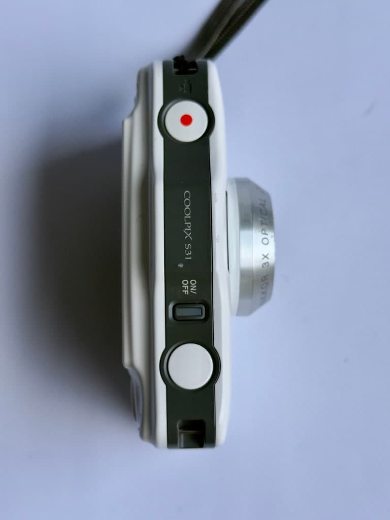 Nikon Coolpix S30 Waterproof Shockproof Digital Camera White — thumbnail 2
