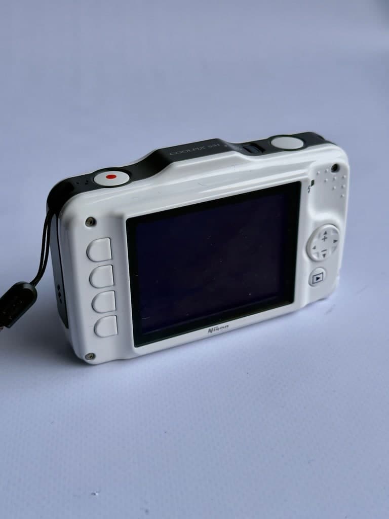 Nikon Coolpix S30 Waterproof Shockproof Digital Camera White — thumbnail 3
