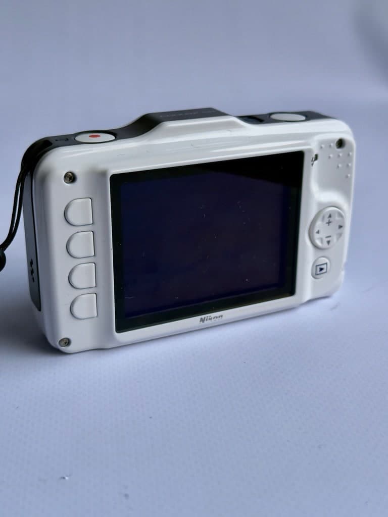 Nikon Coolpix S30 Waterproof Shockproof Digital Camera White — thumbnail 4