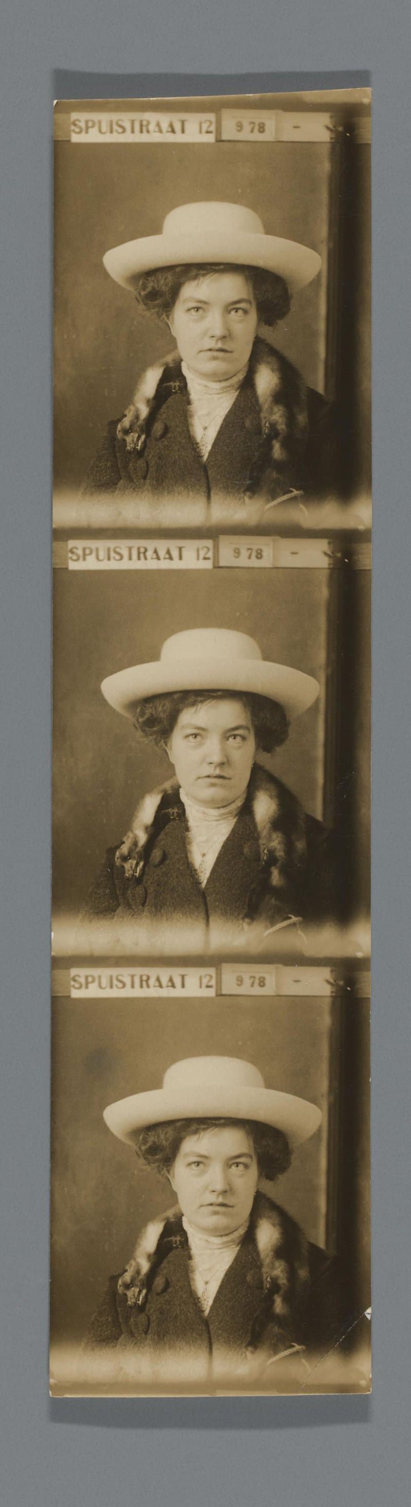 Portret van een onbekende vrouw met hoed en nerts