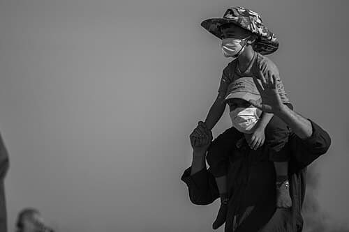 Arba'een In Mehran City 2016 - Iran (Black And White Photography-Mostafa Meraji) اربعین در مهران- ایران- عکس های سیاه و سفید 07.jpg