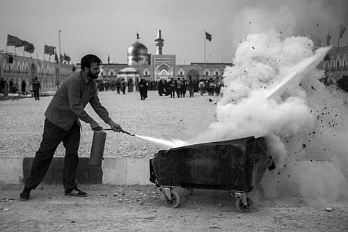 Arba'een In Mehran City 2016 - Iran (Black And White Photography-Mostafa Meraji) اربعین در مهران- ایران- عکس های سیاه و سفید 16.jpg
